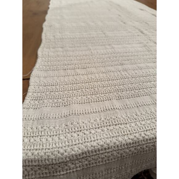 Inup Home Ivory Textured Table Runner with Ruffle Ends 95" - Picture 8 of 16